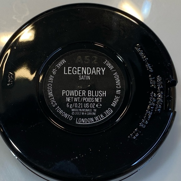 Marilyn Monroe MAC Makeup - Picture 3 of 3